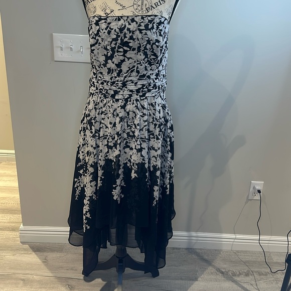 WHBM Chiffon Black and White Overlay Dress Size 14 P2P 19” Waist 17” length 39” - Picture 2 of 11